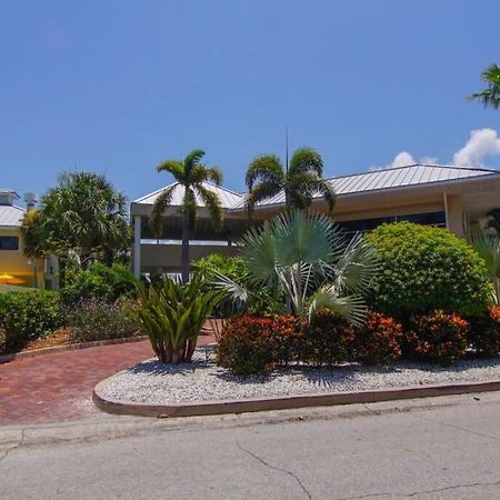Sea Breeze, Studio 510, Beach Steps Away!+Pool+Wifi ラスキン エクステリア 写真