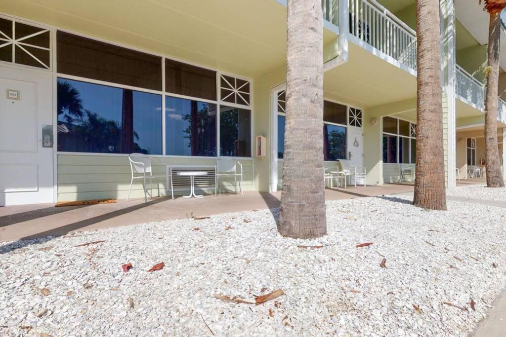 Sea Breeze, Studio 510, Beach Steps Away!+Pool+Wifi ラスキン エクステリア 写真