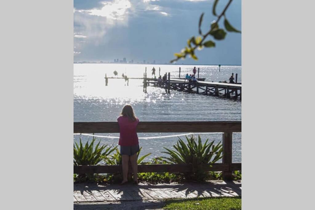 Sea Breeze, Studio 510, Beach Steps Away!+Pool+Wifi ラスキン エクステリア 写真