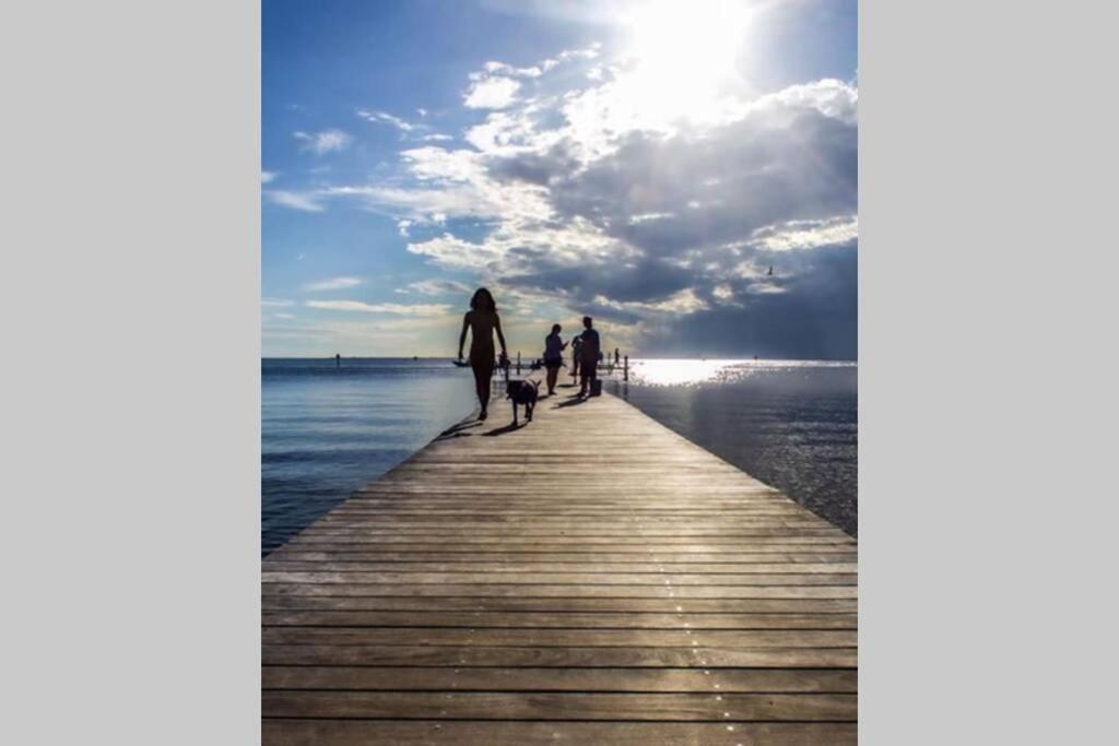 Sea Breeze, Studio 510, Beach Steps Away!+Pool+Wifi ラスキン エクステリア 写真