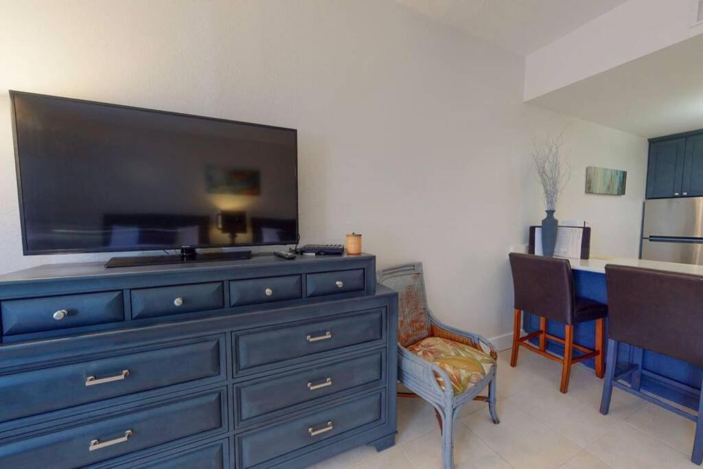 Sea Breeze, Studio 510, Beach Steps Away!+Pool+Wifi ラスキン エクステリア 写真