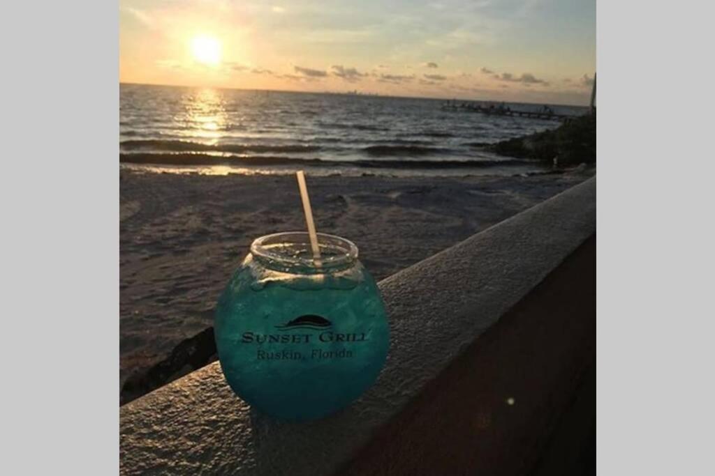 Sea Breeze, Studio 510, Beach Steps Away!+Pool+Wifi ラスキン エクステリア 写真