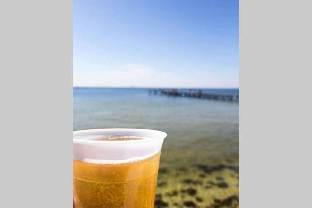 Sea Breeze, Studio 510, Beach Steps Away!+Pool+Wifi ラスキン エクステリア 写真