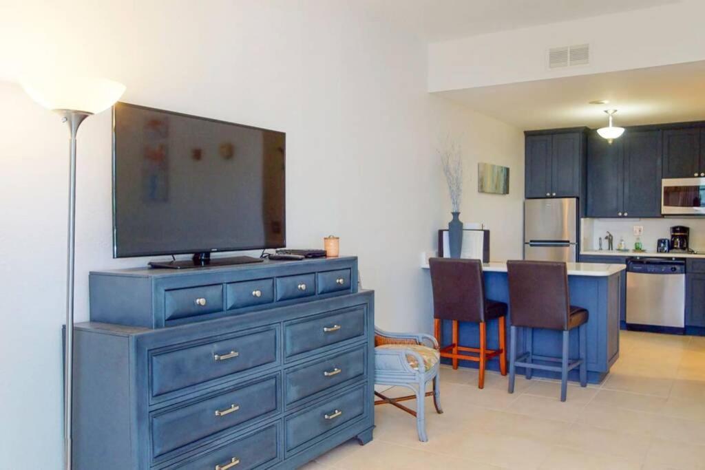 Sea Breeze, Studio 510, Beach Steps Away!+Pool+Wifi ラスキン エクステリア 写真