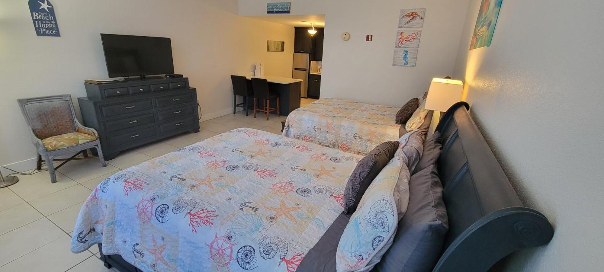 Sea Breeze, Studio 510, Beach Steps Away!+Pool+Wifi ラスキン エクステリア 写真